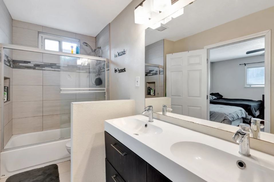 Bayview Men's Recovery Center-RM-BR