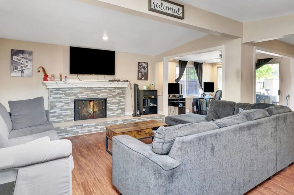 Bayview Men's Recovery Center-AM-LG-001