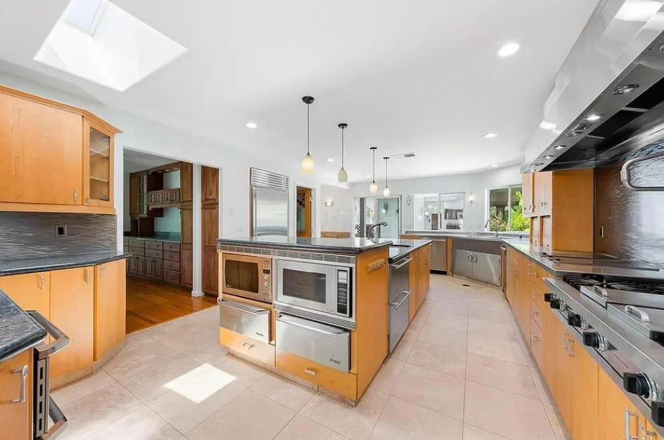 Pacific Bay Recovery-AM-KN-002